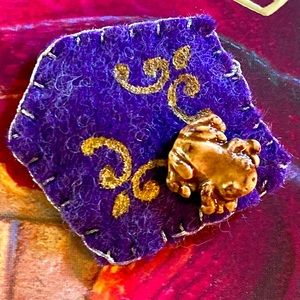 Tiny “Chocolate” Frog charm Harry Potter